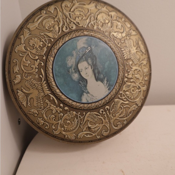 Vintage Ornate Gold and Blue Decorative tin - Picture 8 of 10